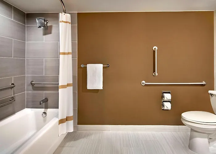 Marriott Airport Hotel 4*