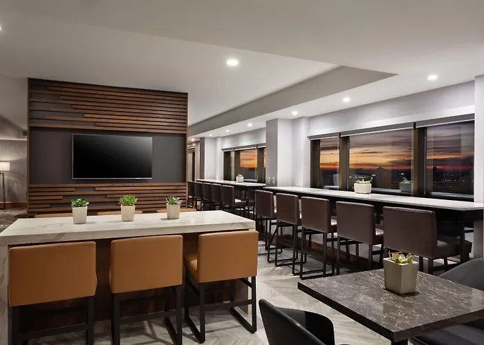 Hotel Marriott Airport 4*