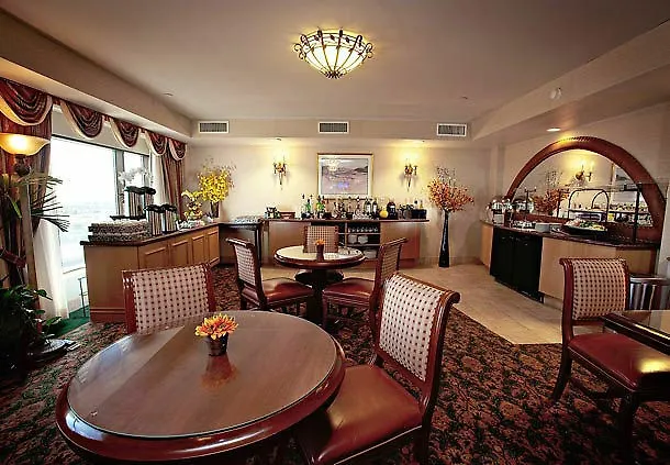 Marriott Airport Hotel 4*